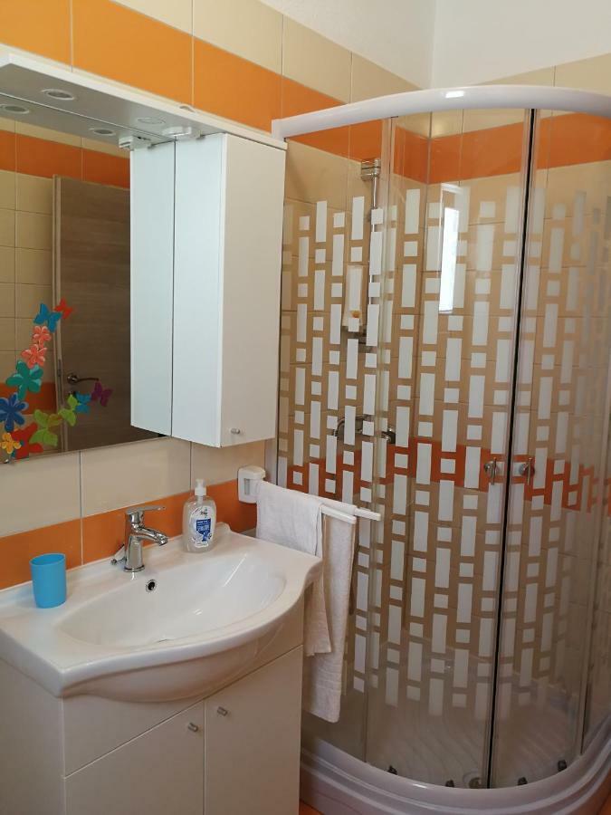 Apartments N&M Sukošan Екстериор снимка