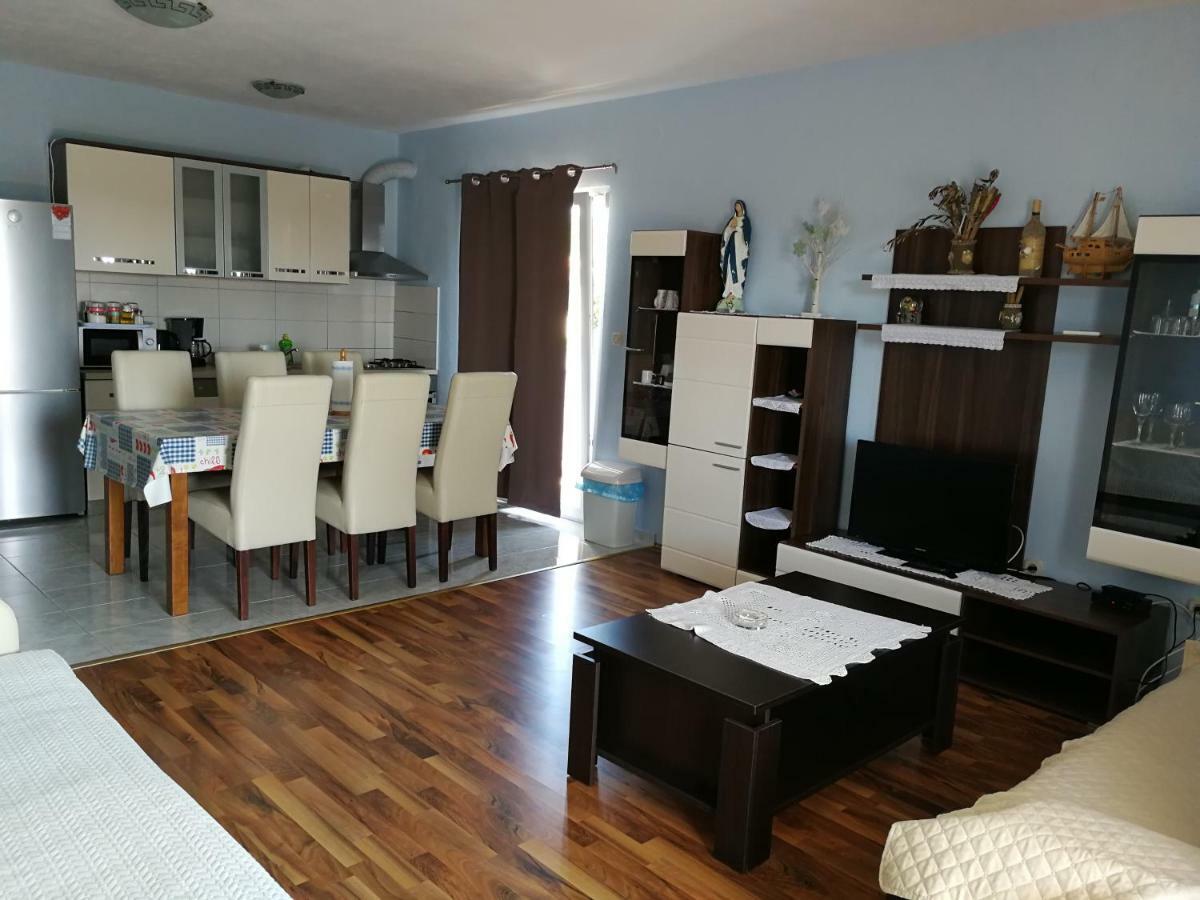 Apartments N&M Sukošan Екстериор снимка